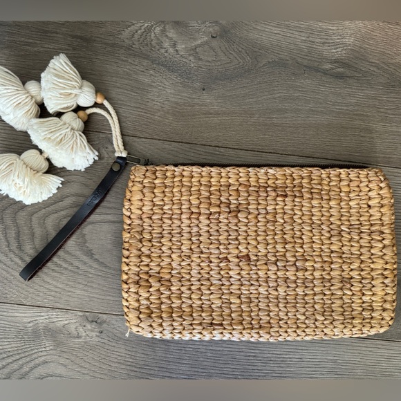 JadeTribe Natural Straw Handwoven Square Tassel Clutch Wristlet - Picture 1 of 11